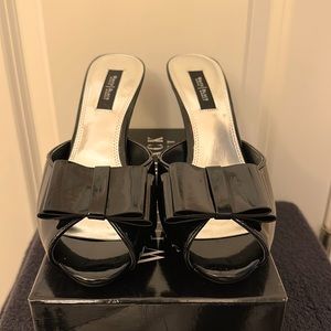 NWT WHBM STRAPLESS HEELS